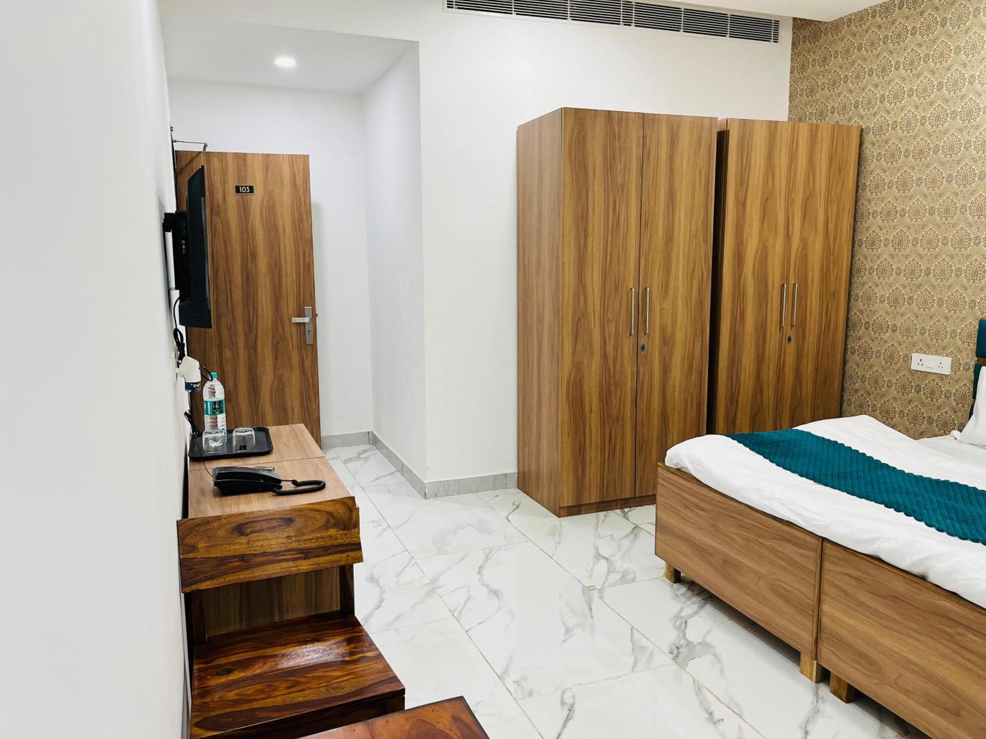 Townhouse Happy Habitat Guest House Greater Noida Buitenkant foto