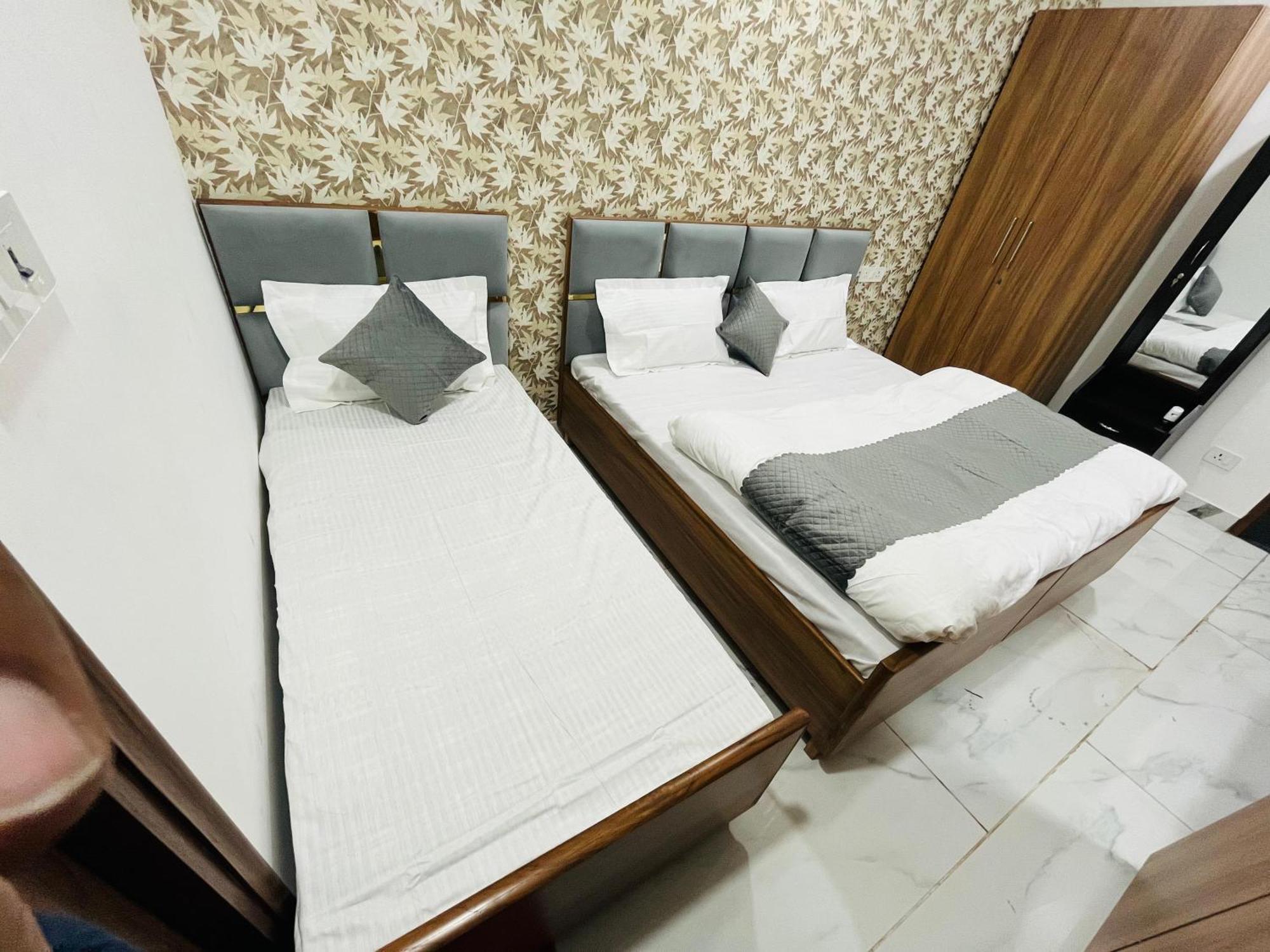 Townhouse Happy Habitat Guest House Greater Noida Buitenkant foto