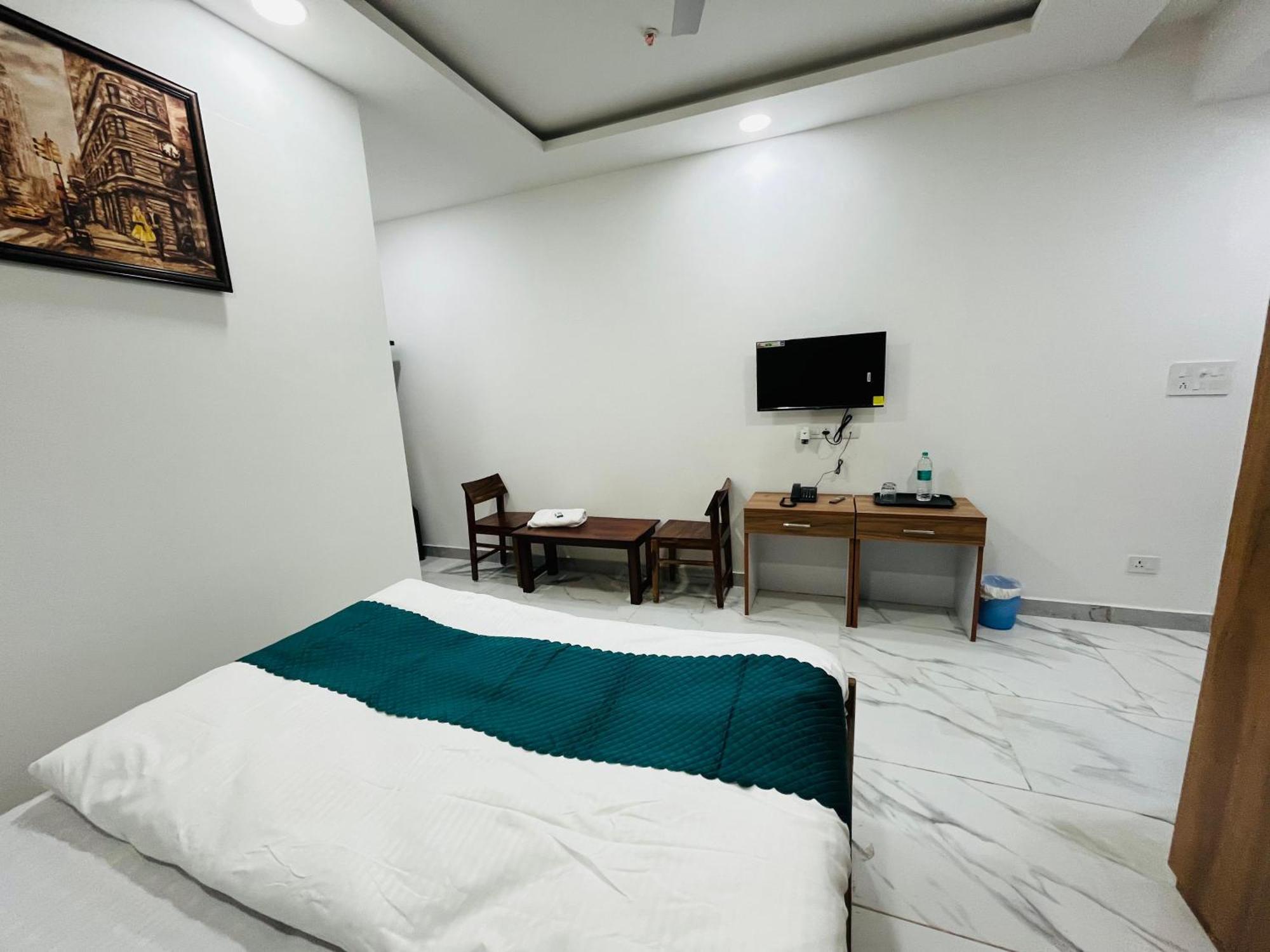 Townhouse Happy Habitat Guest House Greater Noida Buitenkant foto