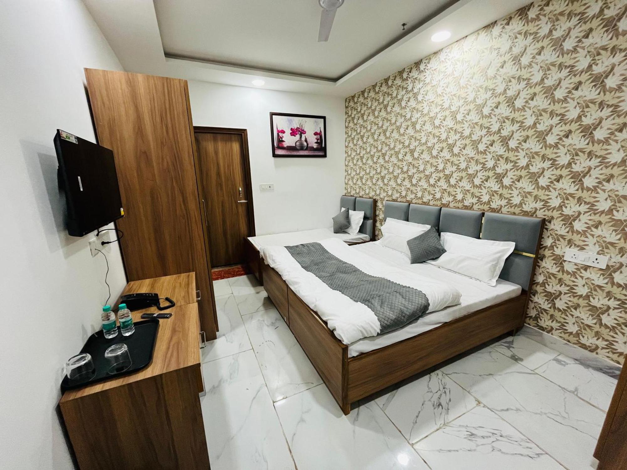 Townhouse Happy Habitat Guest House Greater Noida Buitenkant foto